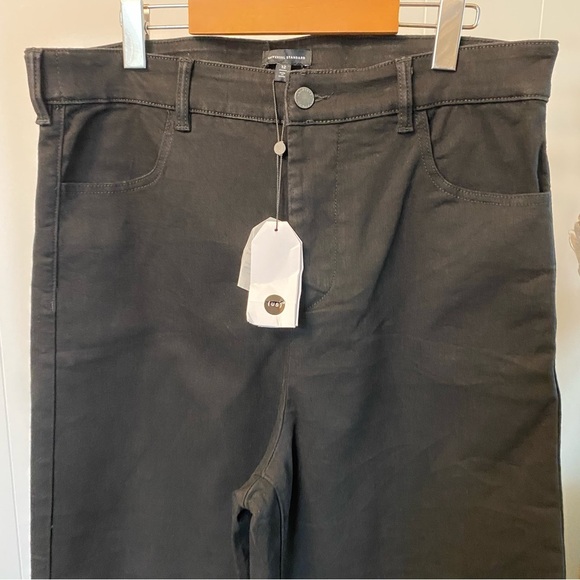 NWT Universal Standard Carrie High Rise Wide Leg Jeans
Black $138 usd Stretch - Picture 5 of 14